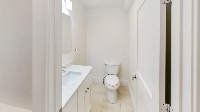 Building Photo - 39 Juniper St