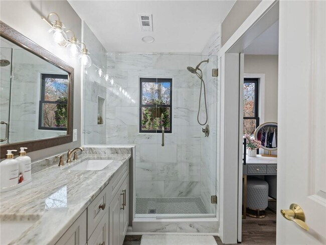Building Photo - 7328 Ivy Cir