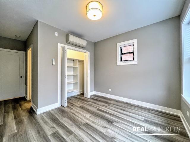 Building Photo - 2 bedroom in CHICAGO IL 60613