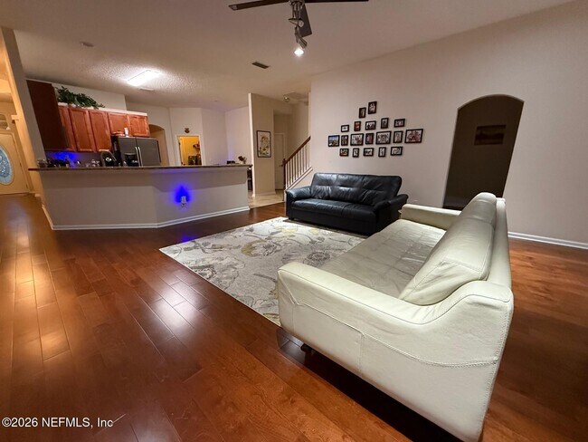 Building Photo - 2123 Thorn Hollow Ct