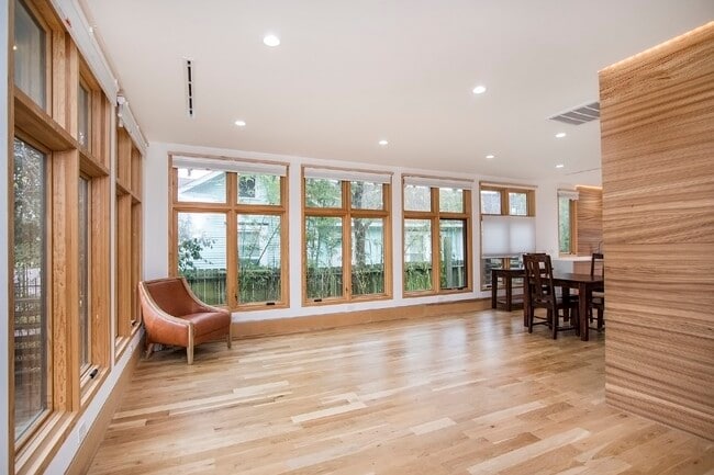 Building Photo - 811 E 23rd St