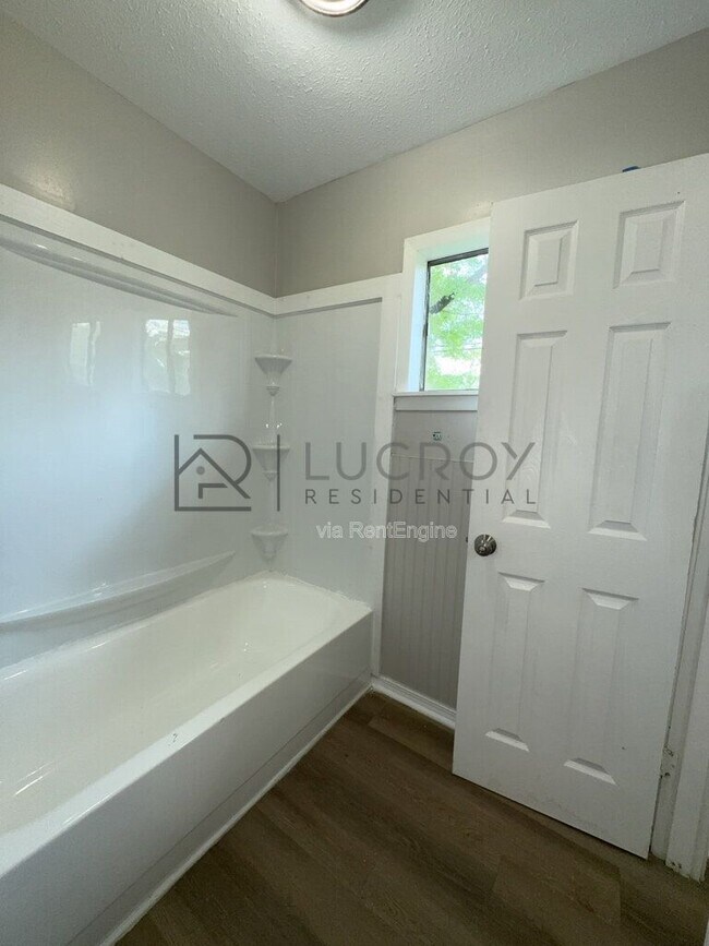 Building Photo - 3341 Suncrest Dr