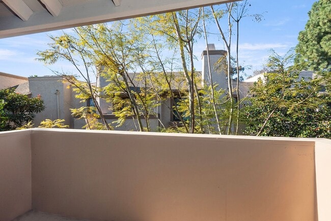 Building Photo - Light-Filled 2BR/2.5BA Townhouse with Private Patio & 2-Car Garage Near UCSD & UTC