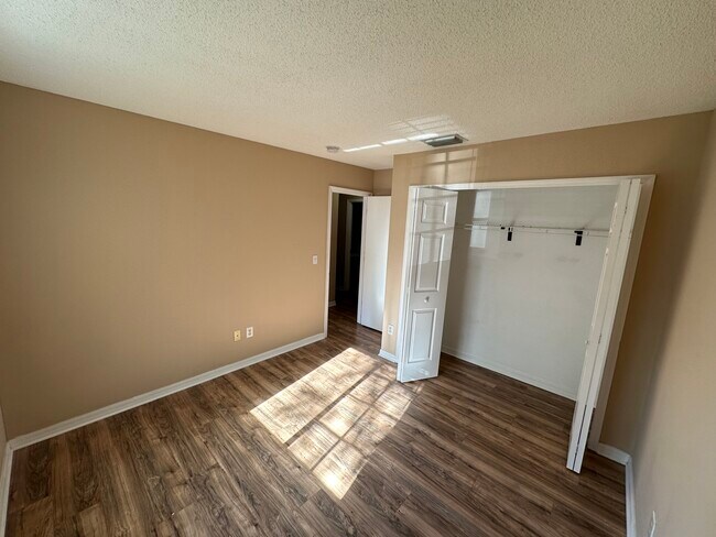 Building Photo - 7434 E Bank Dr