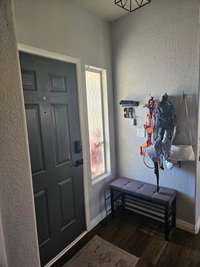 Building Photo - 3204 Snow Peak Dr