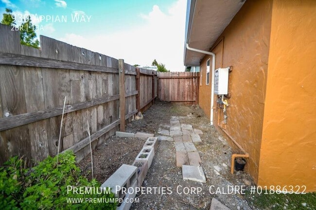 Building Photo - 930 Appian Way
