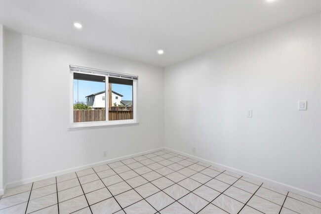 Building Photo - 1861 Nelson Dr