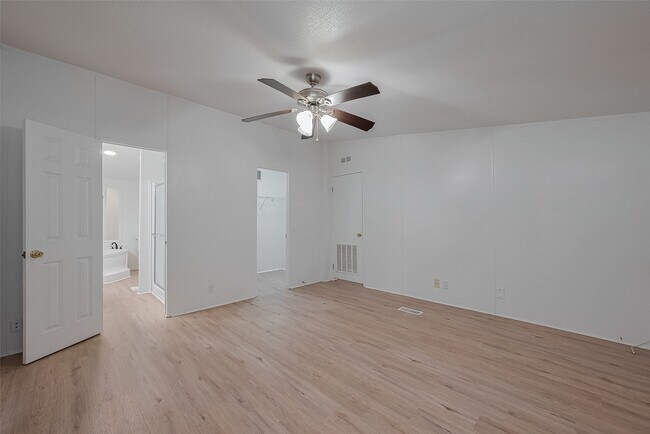 Building Photo - 16282 Wild Oak Ln