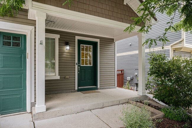 Building Photo - 4 Bedroom 2.5 Baths in the Meadows Castle ...