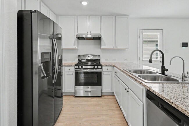 Building Photo - 3 Bed in The Silos | No Carpet + Appliances Included + Community Amenities!