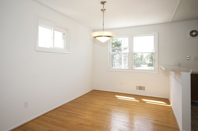 Building Photo - Welcome to this lovely 3bd 1.5bth home!