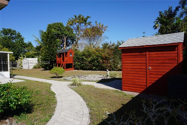Building Photo - 4857 Alfresco St