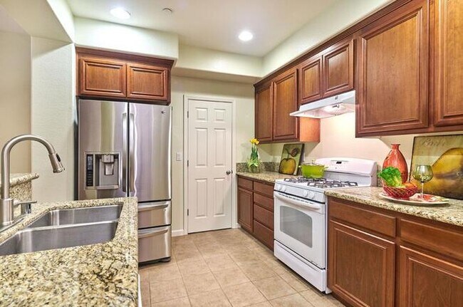 Building Photo - 1784 Snell Pl