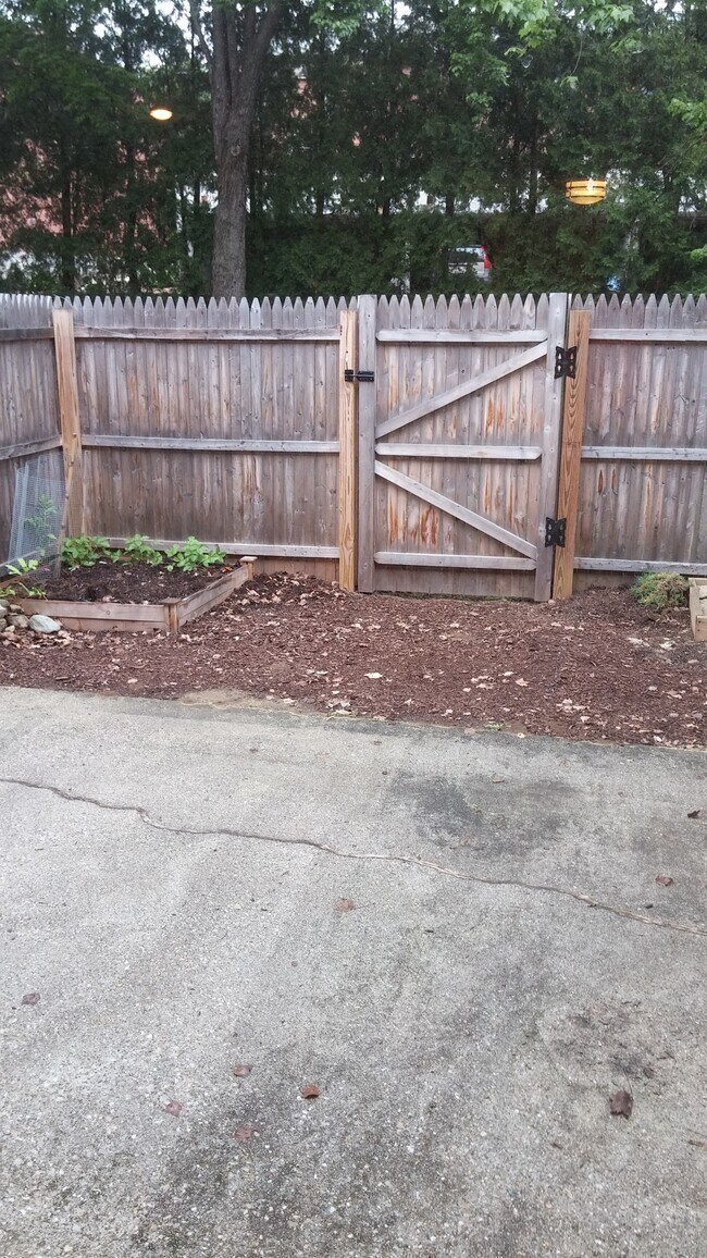 Building Photo - 32 Webster Ct