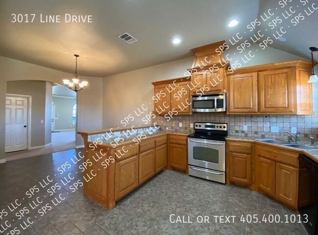 Building Photo - 3017 Line Dr