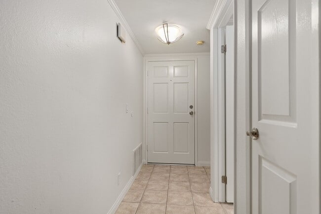 Building Photo - 1083 Shadowridge Dr