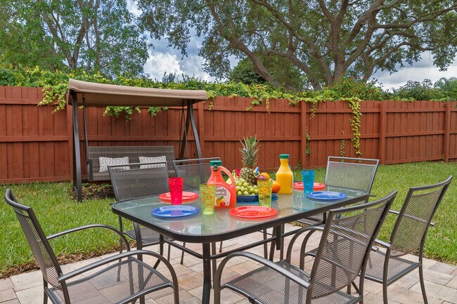 Building Photo - 7460 San Clemente Pl