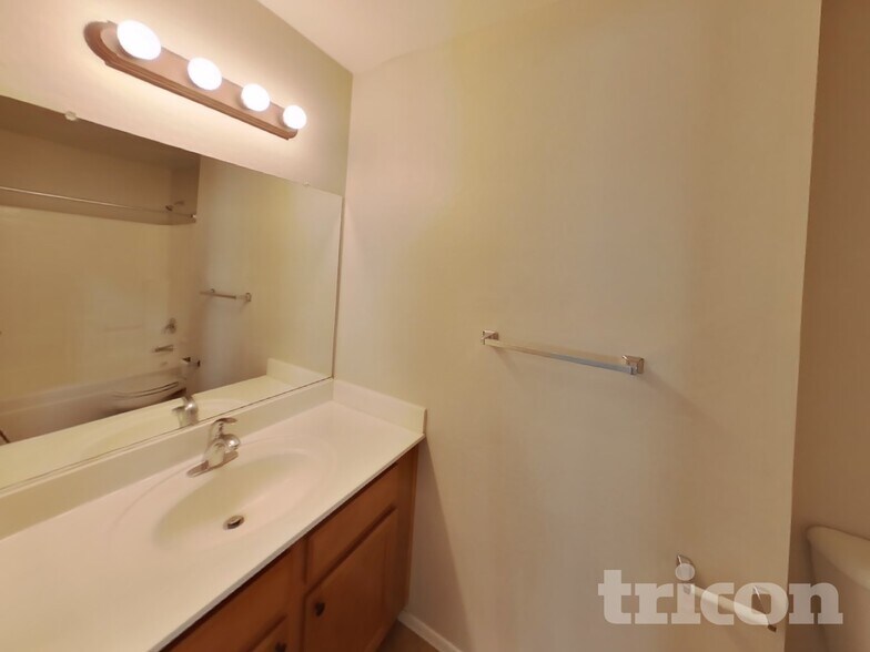 Building Photo - 10535 W Papago St