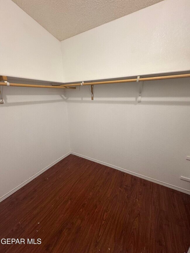 Building Photo - 3033 Tierra Humeda Dr