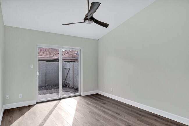 Building Photo - 2/2