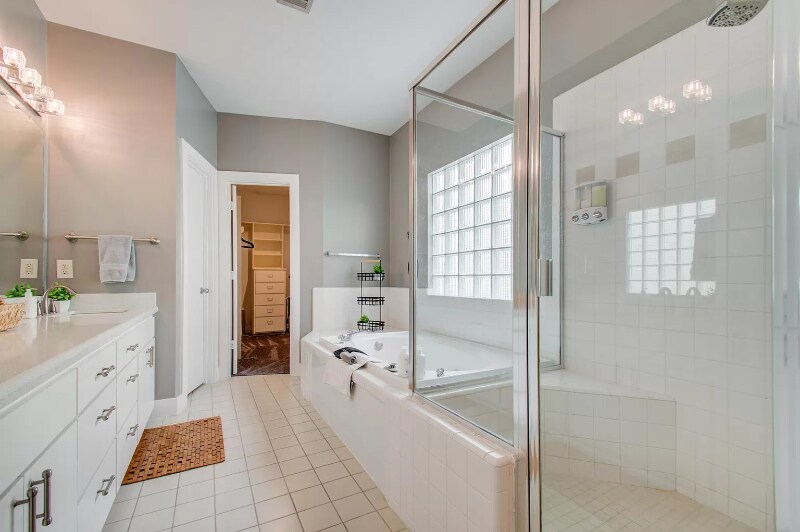 Building Photo - 9705 Riddlewood Ln