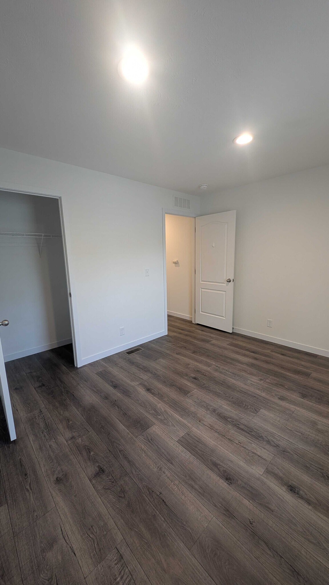 Building Photo - 9383 Evergreen Dr