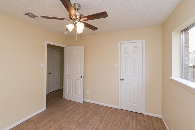 Building Photo - 5046 Spring Forest Dr