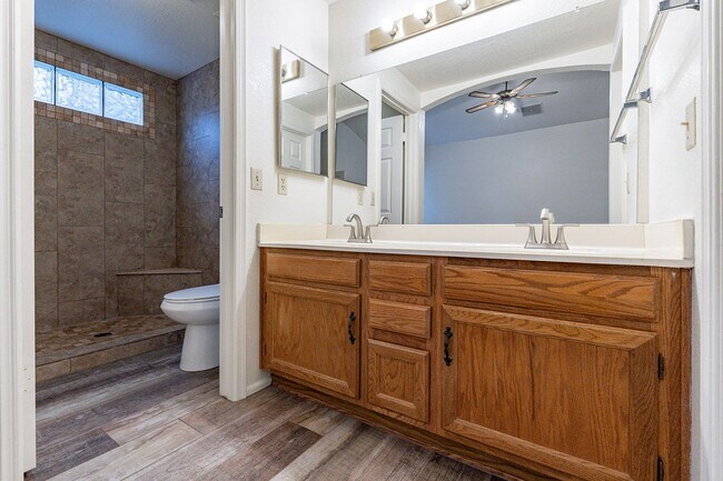 Building Photo - Charming 4-bedroom, 2-bathroom in Gilbert