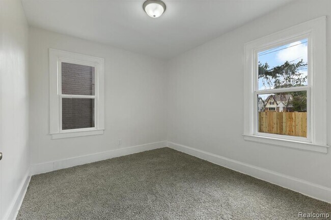 Building Photo - 13601 Northlawn St