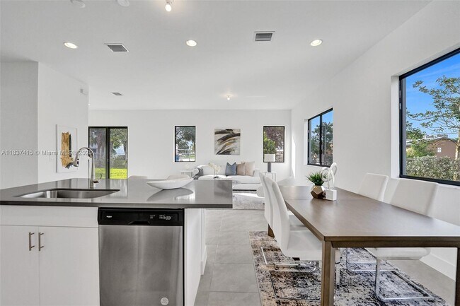 Building Photo - 13145 Addilyn Ct