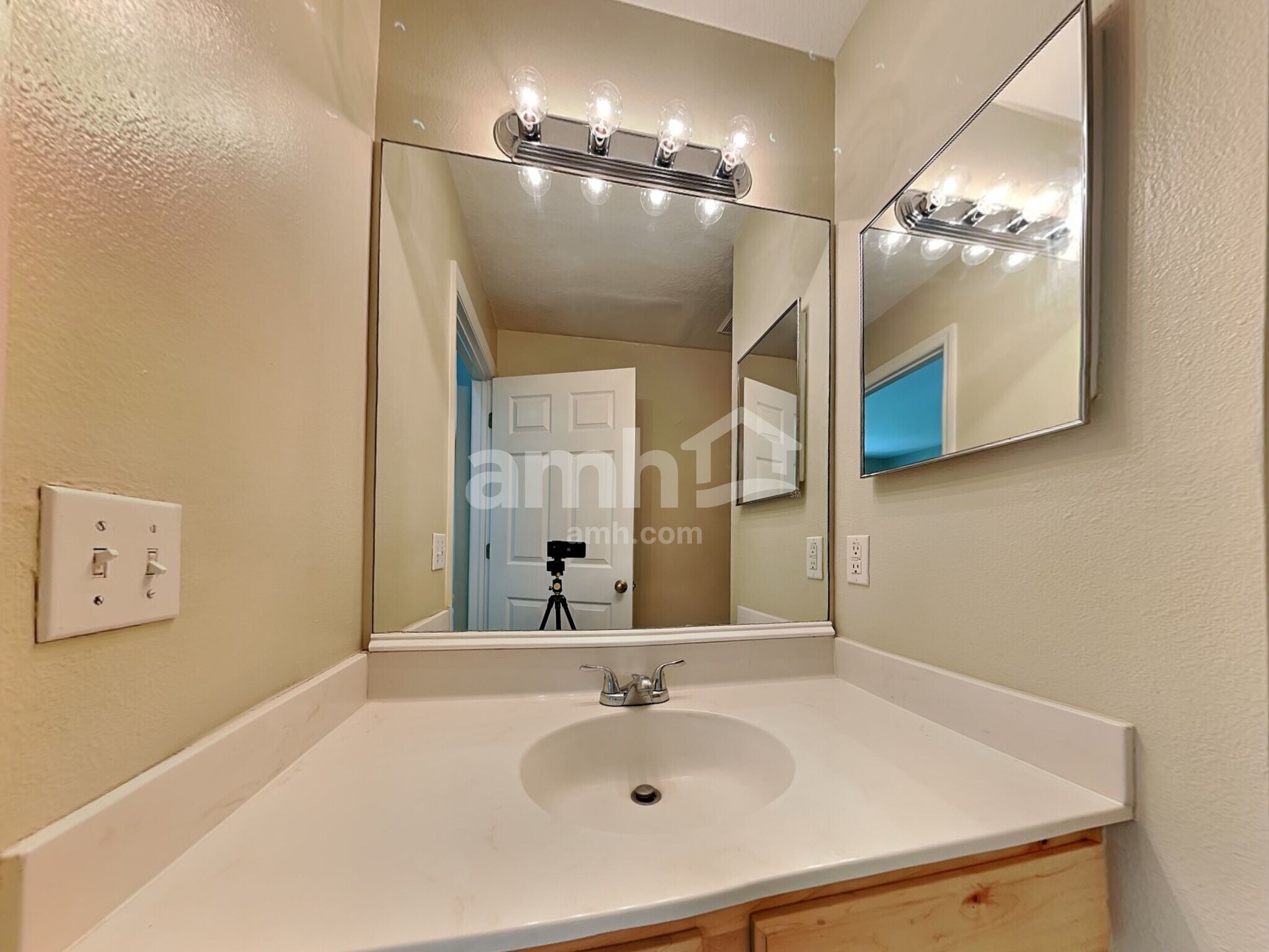 Building Photo - 2804 Spring Meadow Dr