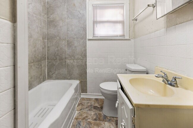 Building Photo - 2004 N 39th St