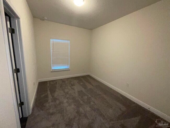 Building Photo - 5065 Peach Dr