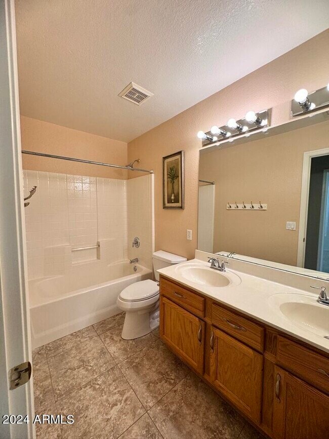 Building Photo - 1873 W Falcon Dr