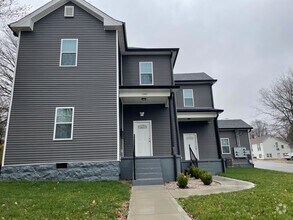 Building Photo - Newly Renovated 2 bed/1 bath apartment (Do...