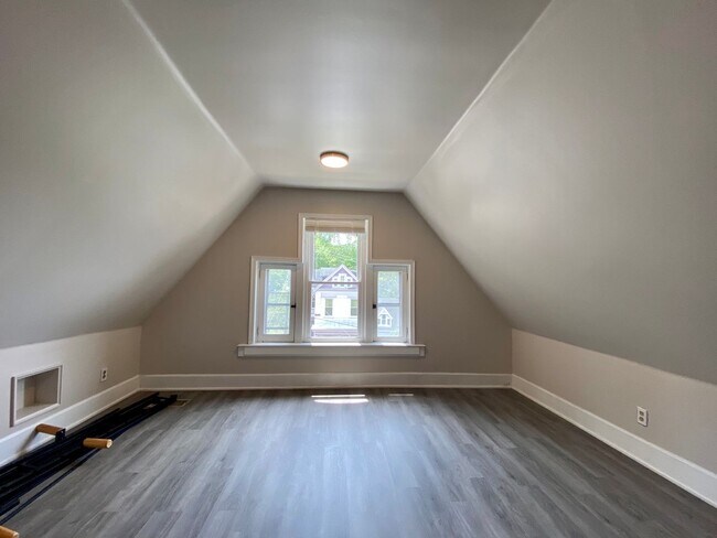 Building Photo - 146 Parker St