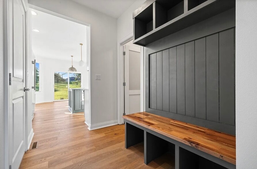 Building Photo - 5583 Beechwood Ter
