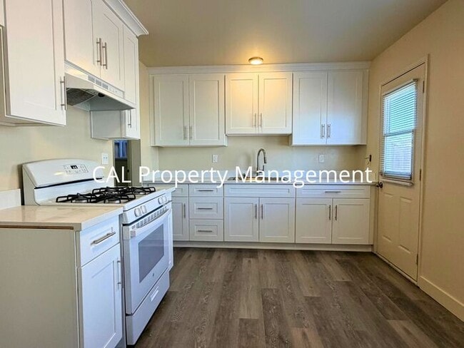 Building Photo - Three bedroom house in Seaside, CA