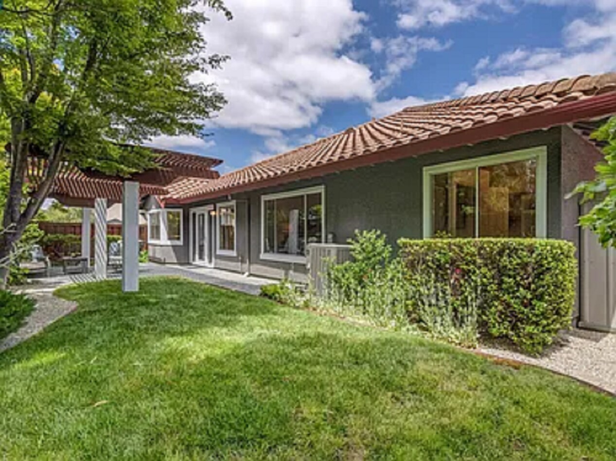 Backyard - 15 Hillview Ct