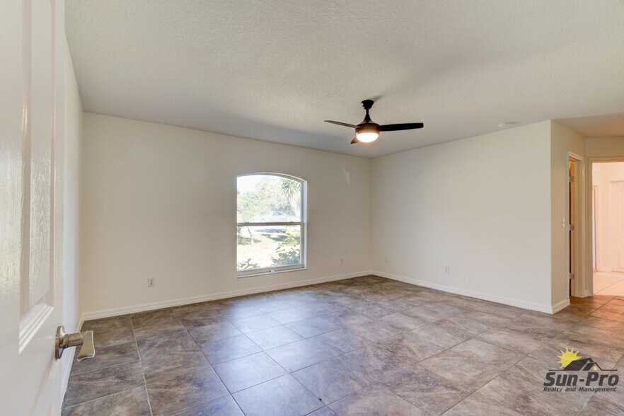 Building Photo - 5505 W Magnolia Ave