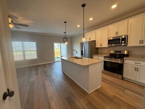 Building Photo - 3BD/2.5BA in SOUTH WARREN school district