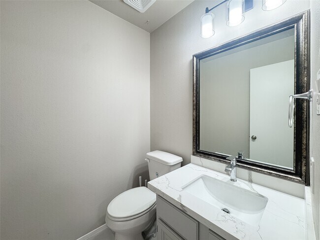 Building Photo - 112 Cove Point