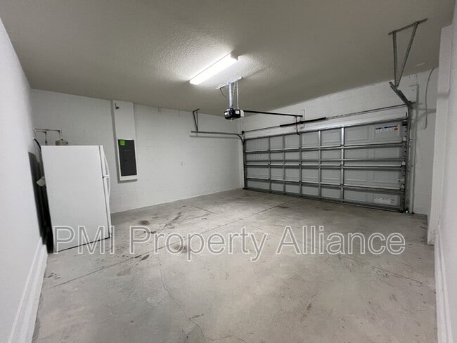 Building Photo - 4535 Gliding Wave St