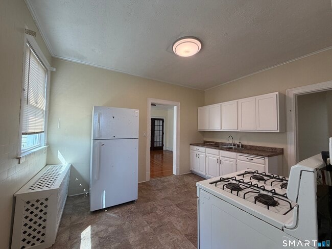 Building Photo - 41-43-43 Hebron St