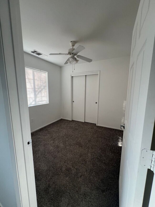 Building Photo - Luxury 3bed Apartment