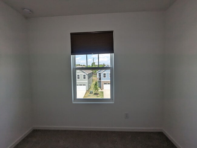 Building Photo - Room in Townhome on Scoter St