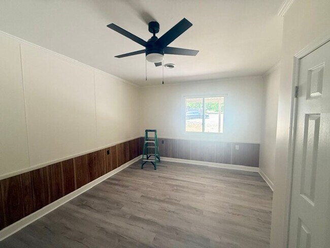 Building Photo - Two bedroom, 2 bath house in Burlington-Coming soon