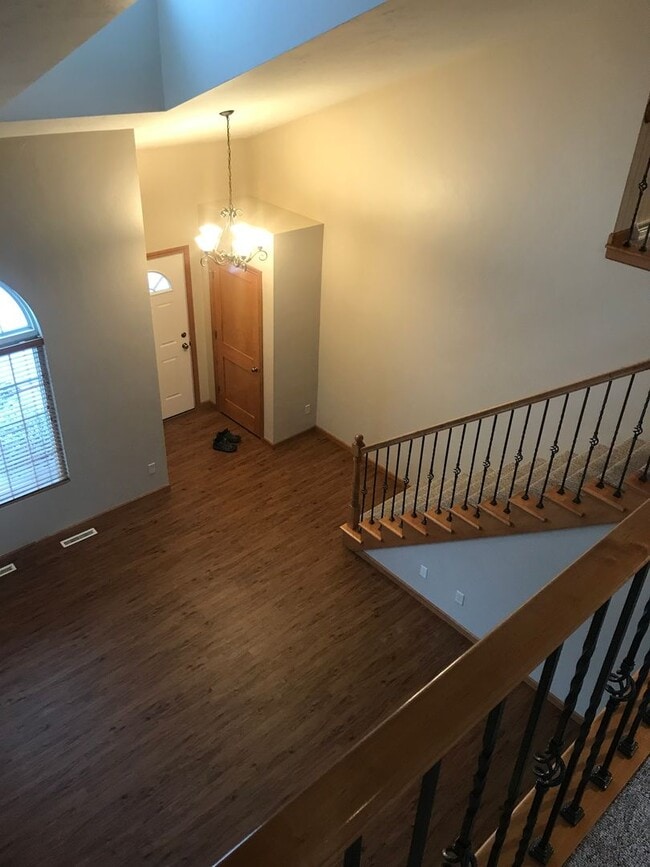 Building Photo - 2100 River Point Ct