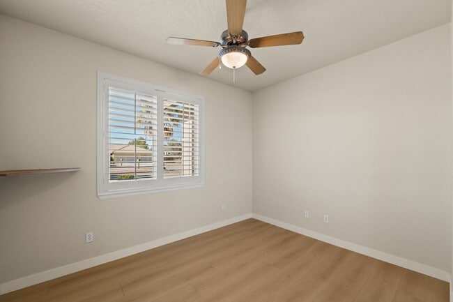 Building Photo - Stunning and Beautifully Spacious Home