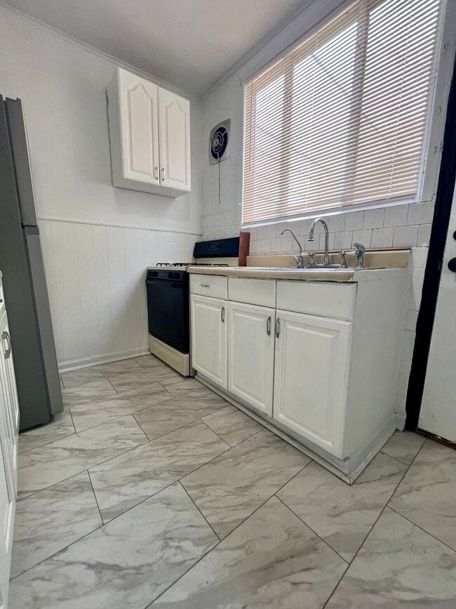 Building Photo - Stunning 3-Bedroom Townhome in Frankford! Available NOW!